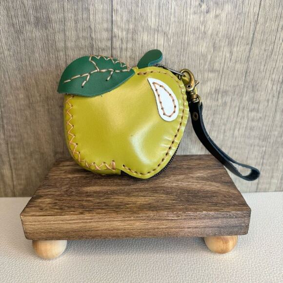 Green Apple Coin Purse Wallet Leather Wallet Bag Charm Key Chain NEW - Picture 1 of 8